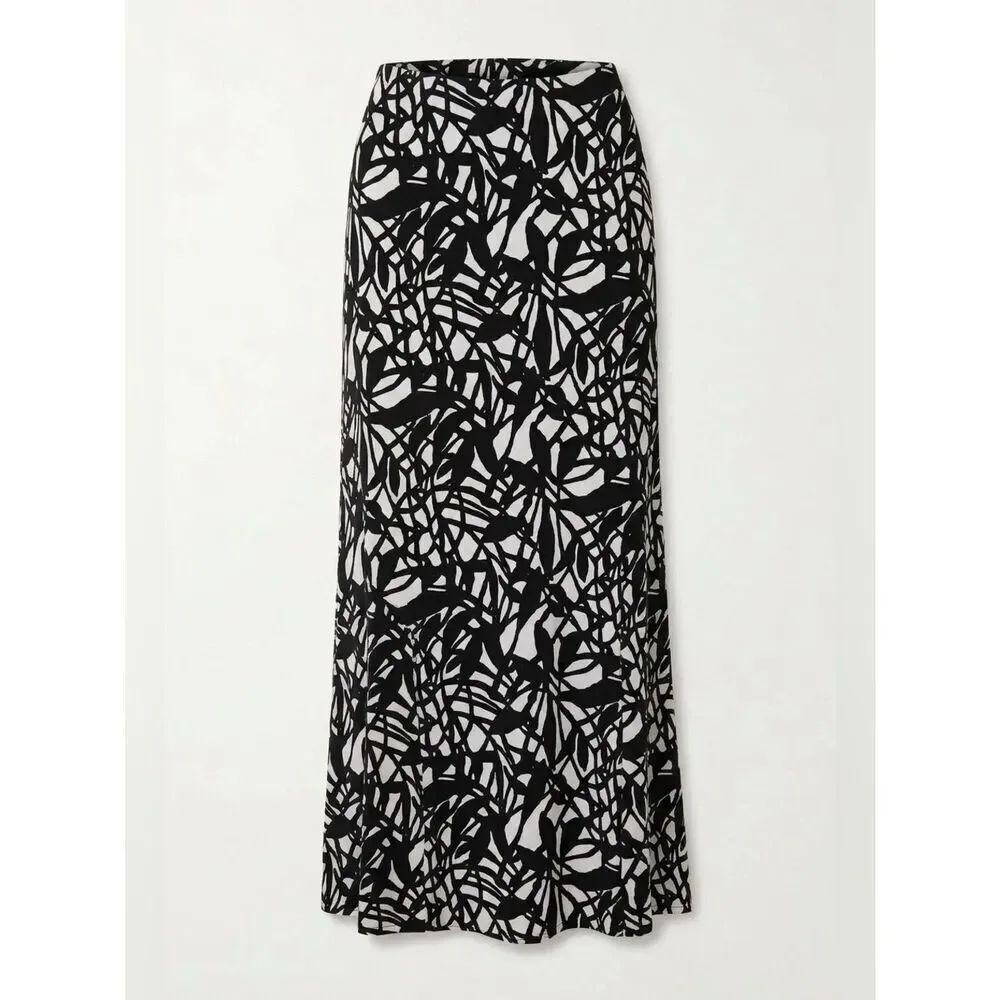 BLACK AND WHITE ELASTIC WAIST SKIRT BY EAST 5th SIZE LARGE EUC